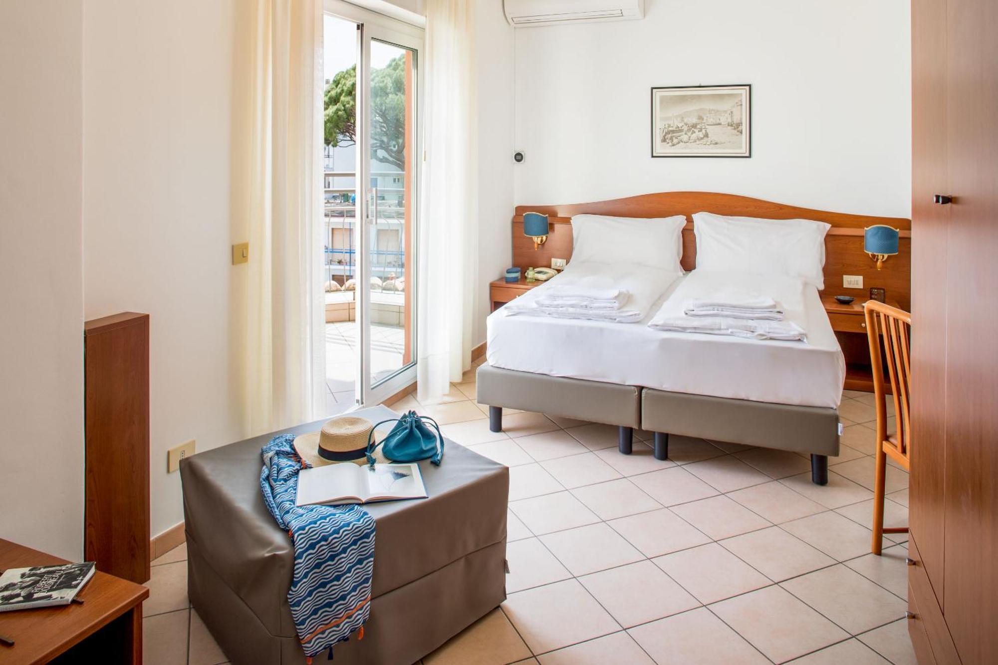 Hotel Tritone Laigueglia Dış mekan fotoğraf