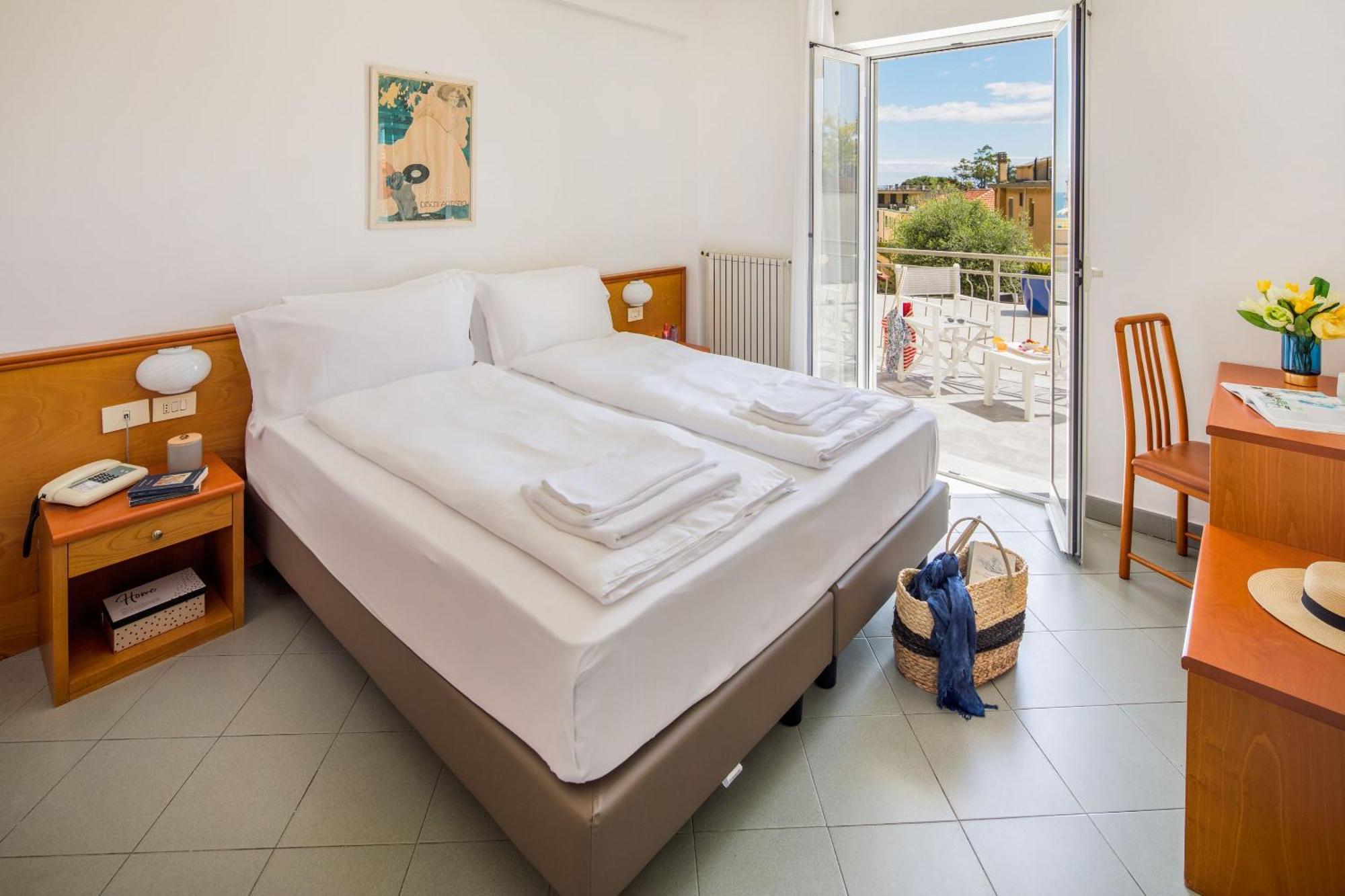 Hotel Tritone Laigueglia Dış mekan fotoğraf