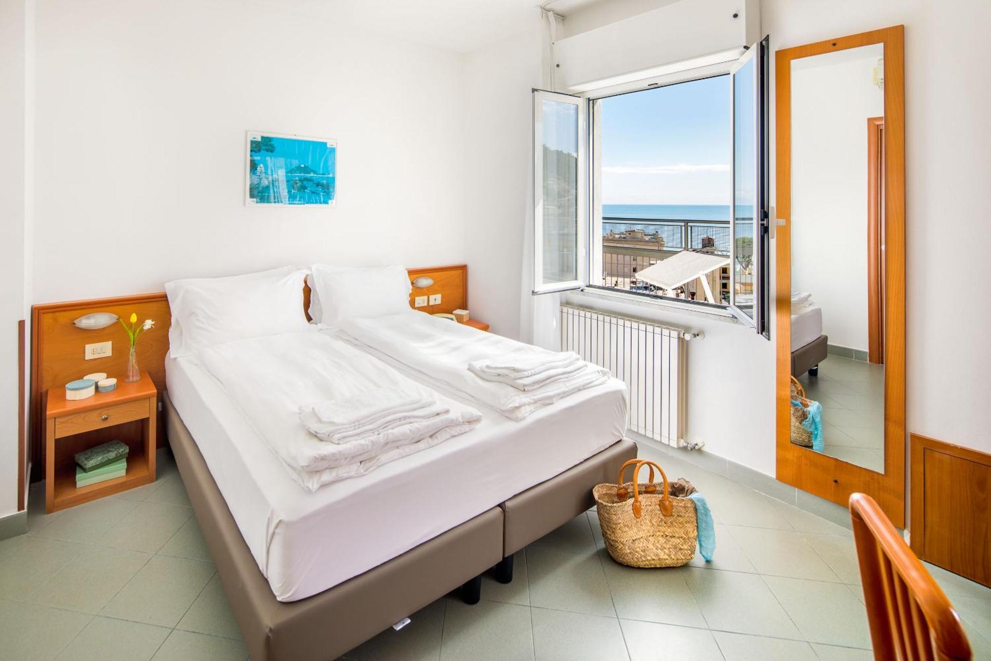 Hotel Tritone Laigueglia Dış mekan fotoğraf