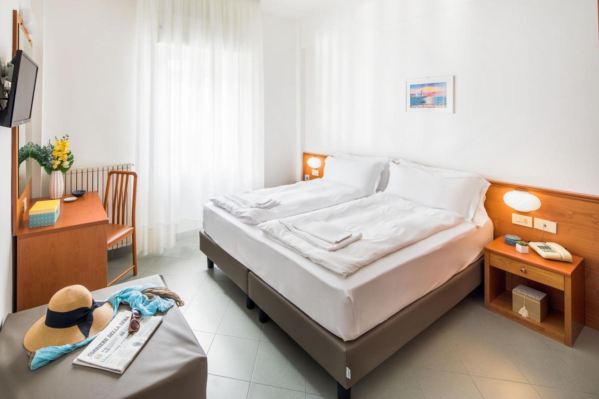 Hotel Tritone Laigueglia Dış mekan fotoğraf