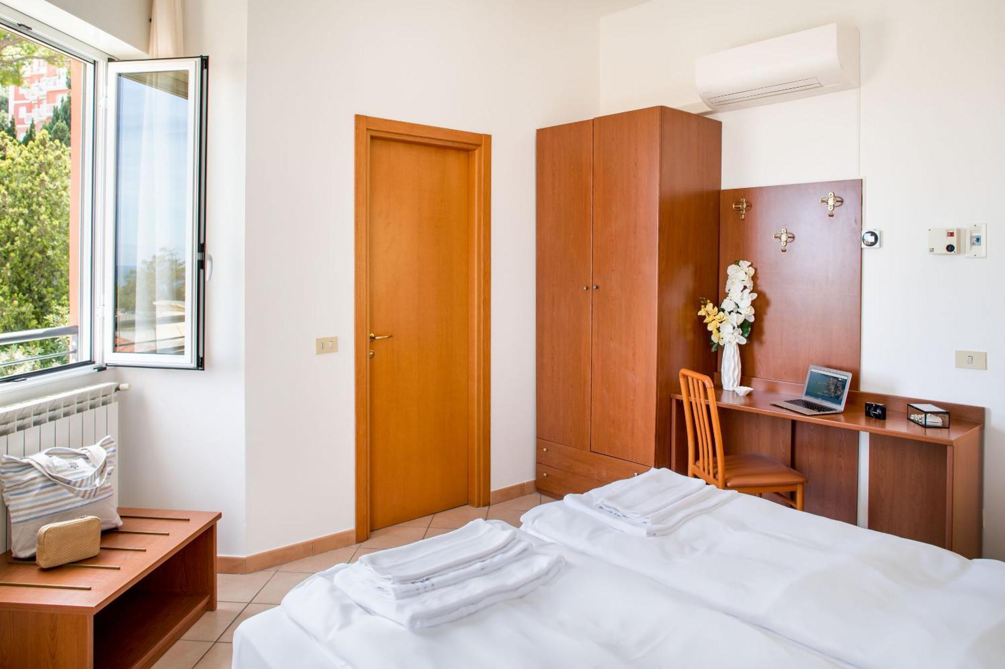 Hotel Tritone Laigueglia Dış mekan fotoğraf