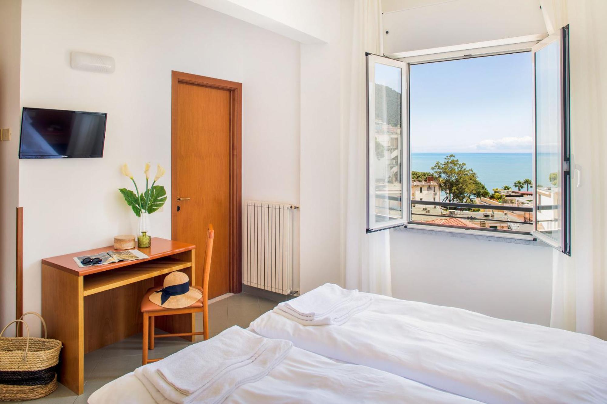 Hotel Tritone Laigueglia Dış mekan fotoğraf