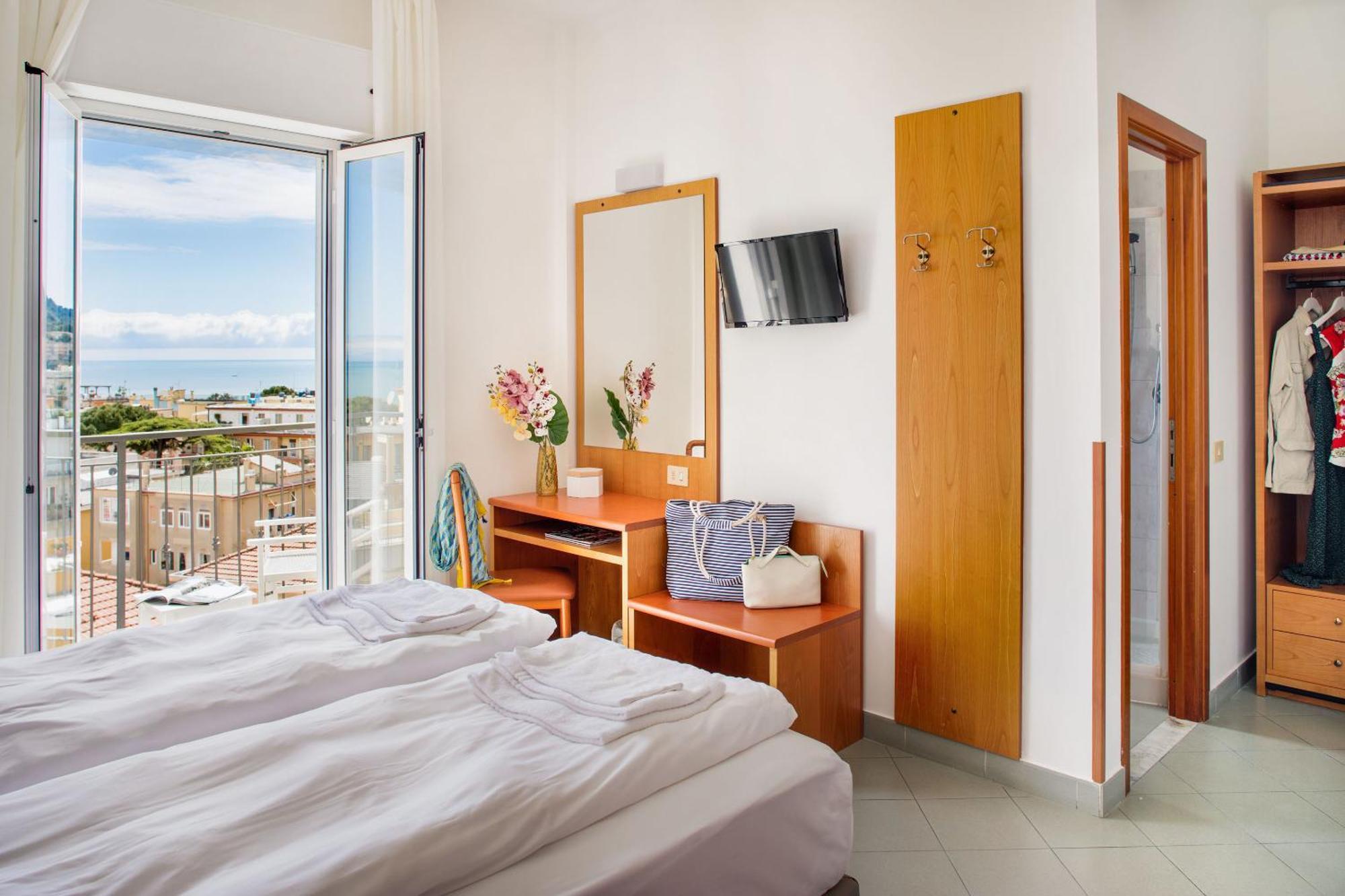 Hotel Tritone Laigueglia Dış mekan fotoğraf