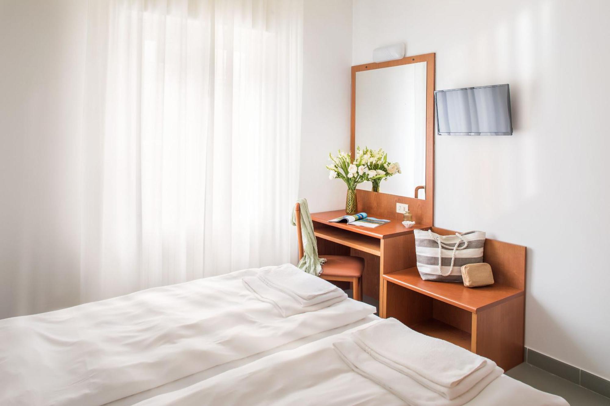 Hotel Tritone Laigueglia Dış mekan fotoğraf