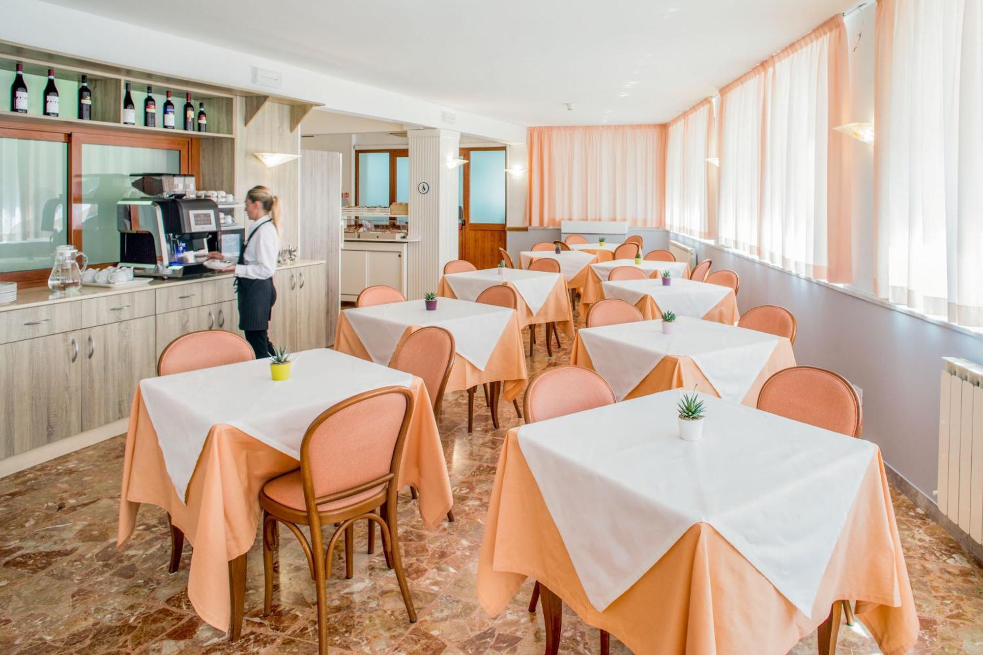 Hotel Tritone Laigueglia Dış mekan fotoğraf