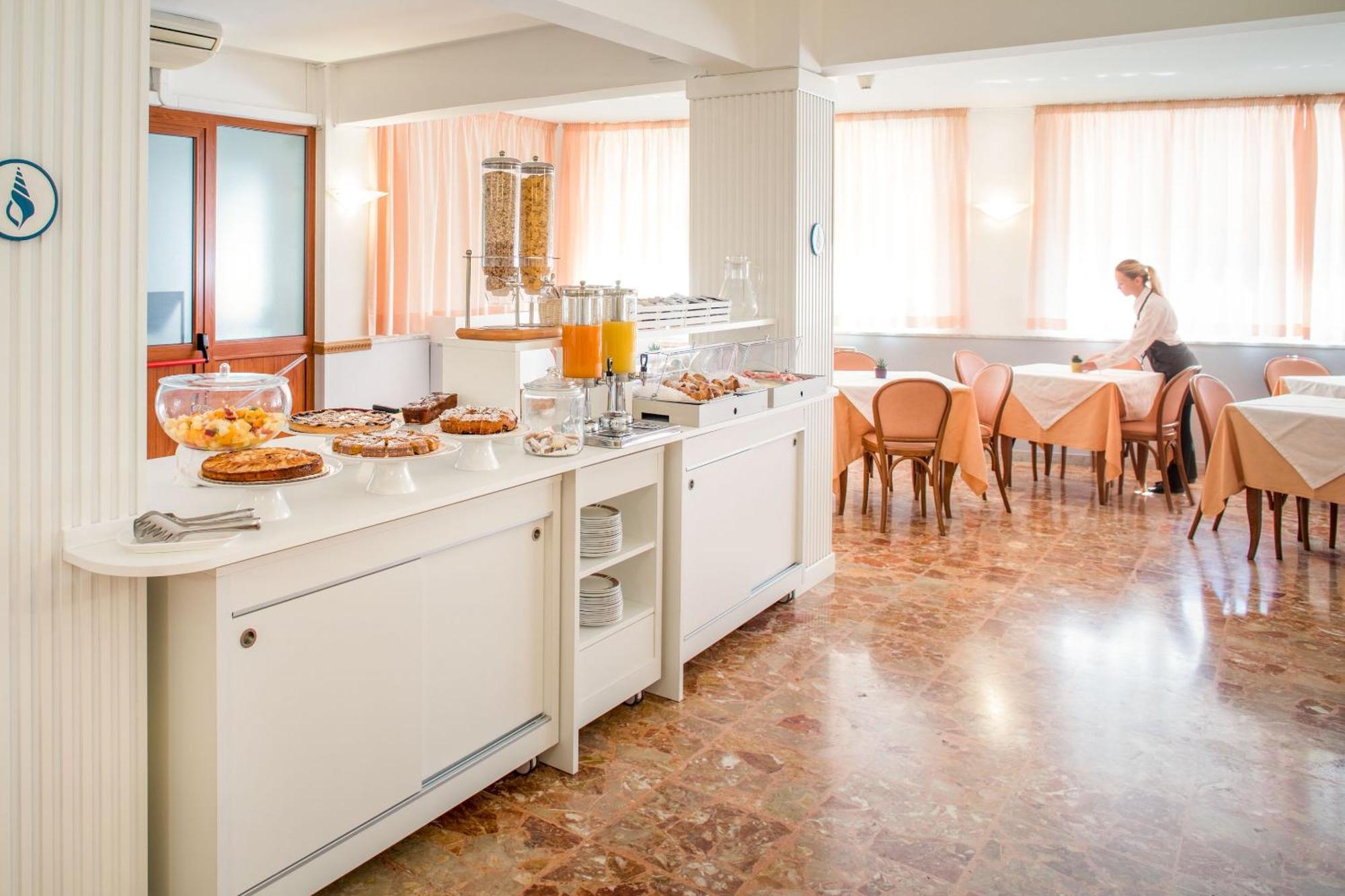 Hotel Tritone Laigueglia Dış mekan fotoğraf