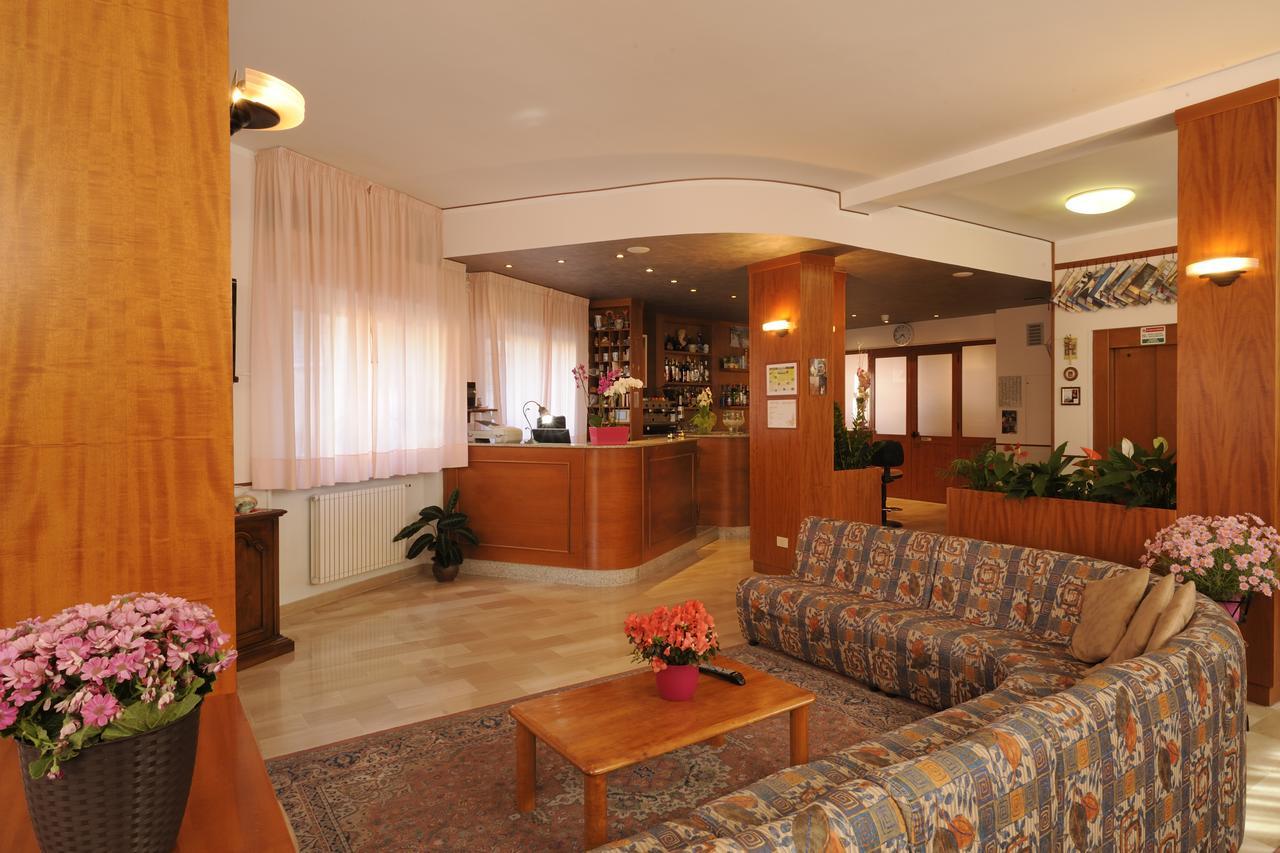Hotel Tritone Laigueglia Dış mekan fotoğraf