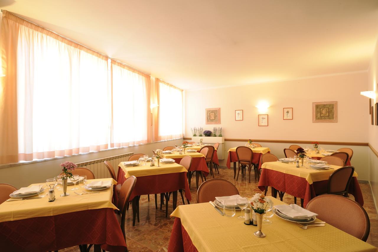 Hotel Tritone Laigueglia Dış mekan fotoğraf