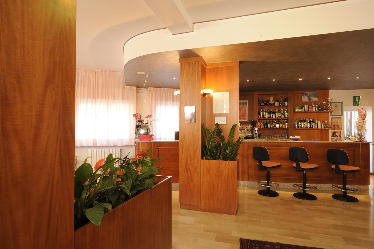 Hotel Tritone Laigueglia Dış mekan fotoğraf