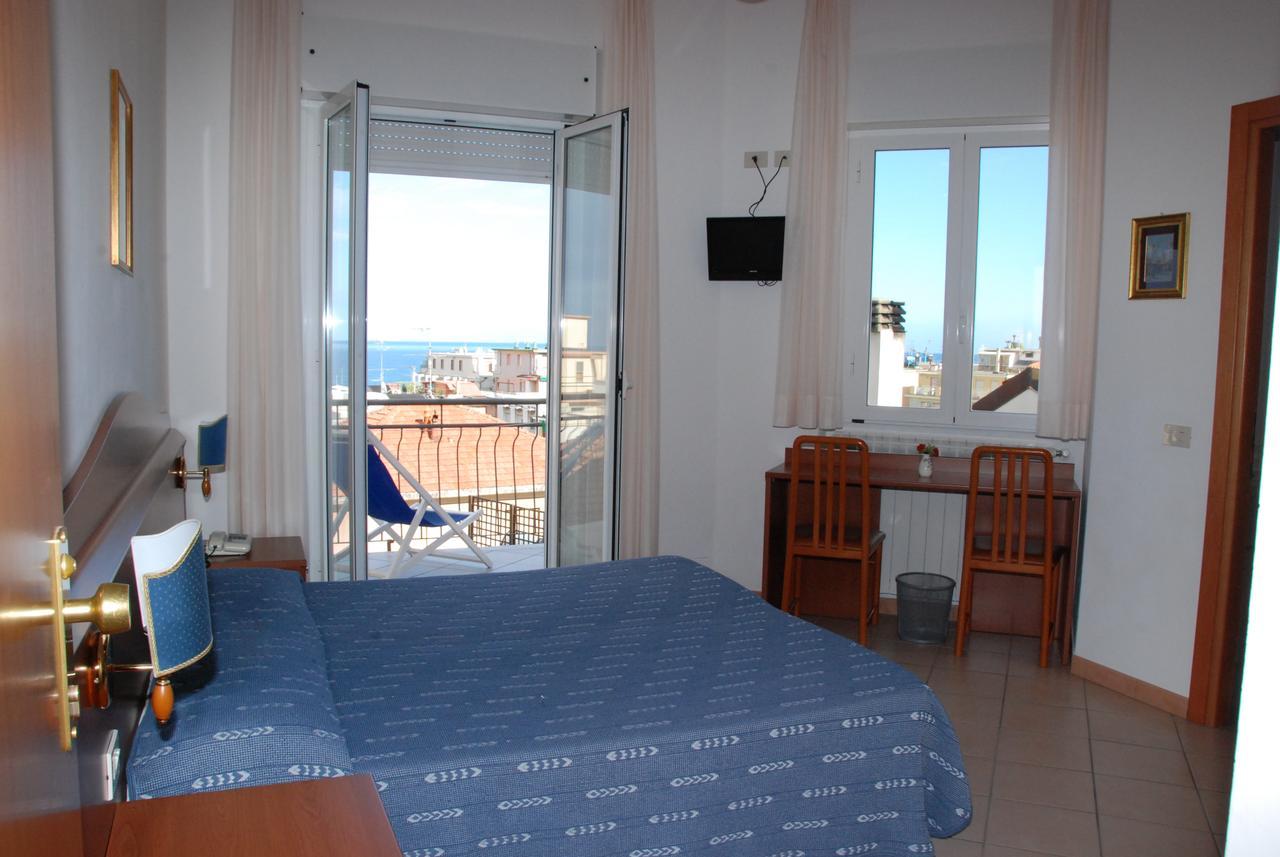 Hotel Tritone Laigueglia Dış mekan fotoğraf