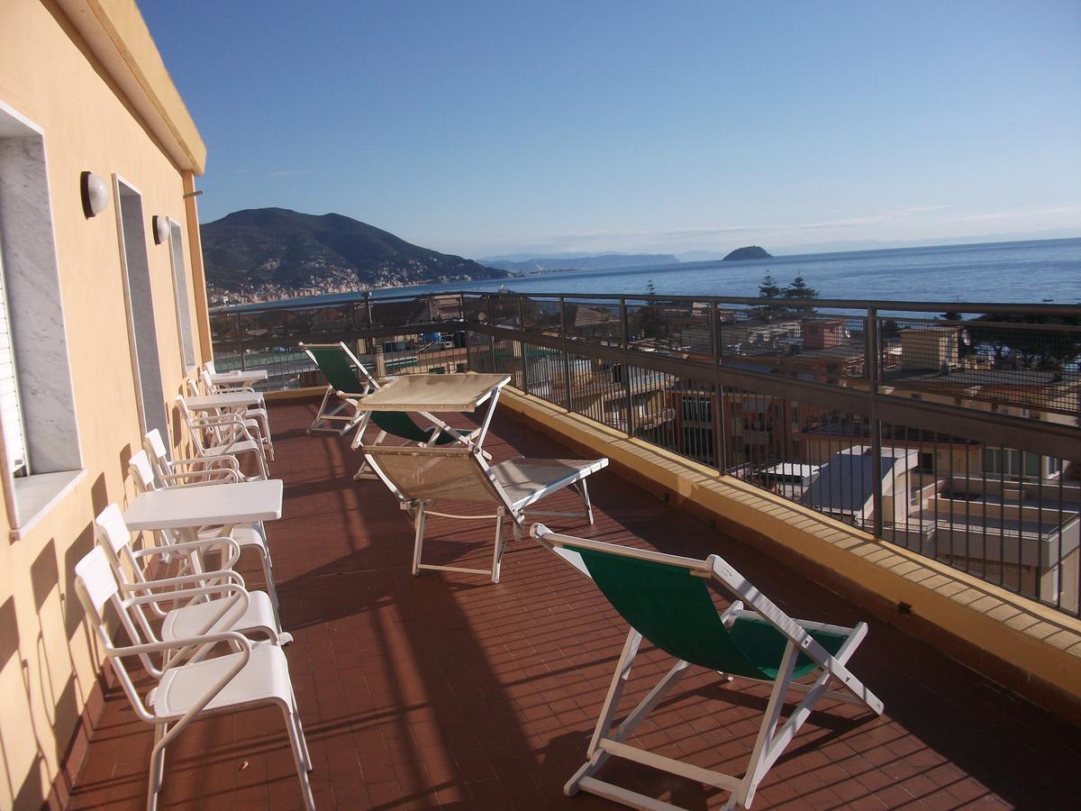 Hotel Tritone Laigueglia Dış mekan fotoğraf